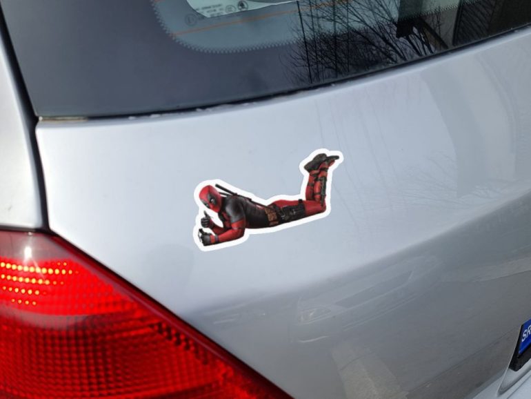 Deadpool Thumbs up 2 stiker za laptop