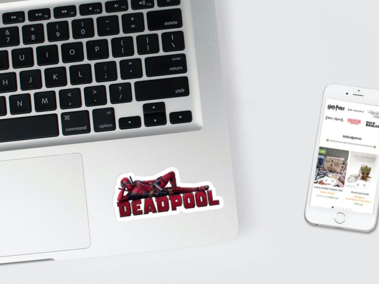 Deadpool lezi 3 stiker za laptop