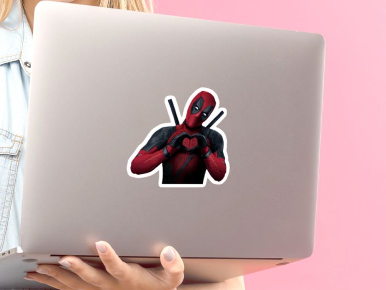 Deadpool srce 1 stiker za laptop