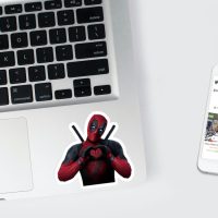 Deadpool srce 3 stiker za laptop