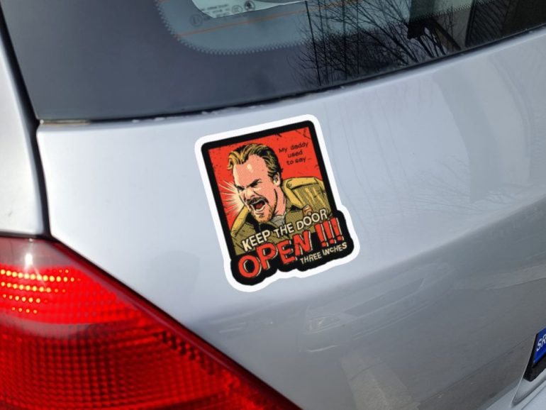 Stranger Things Door 2 stiker za laptop