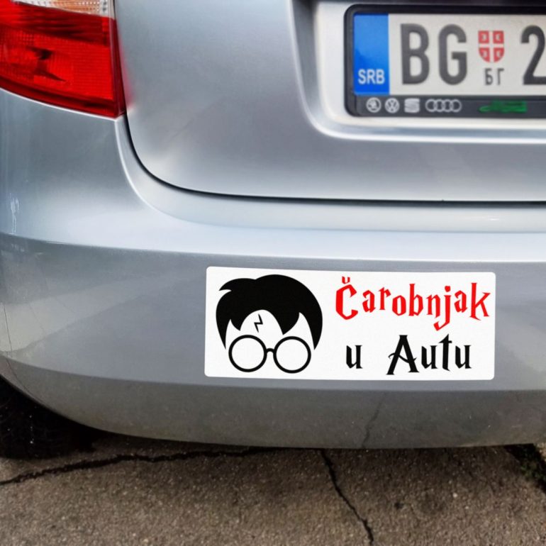 Carobnjak u autu nalepnica stiker za auto