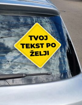 Cetvrtasti auto stiker sa tekstom po zelji
